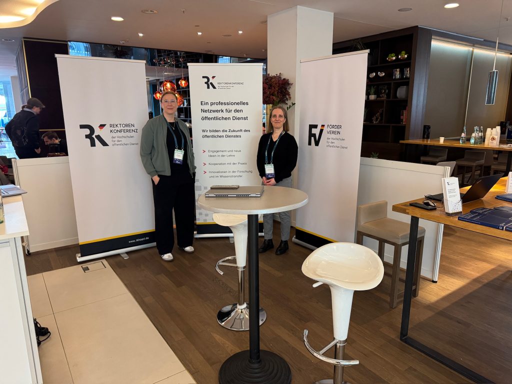 die GEschäftsstelle am Messestand